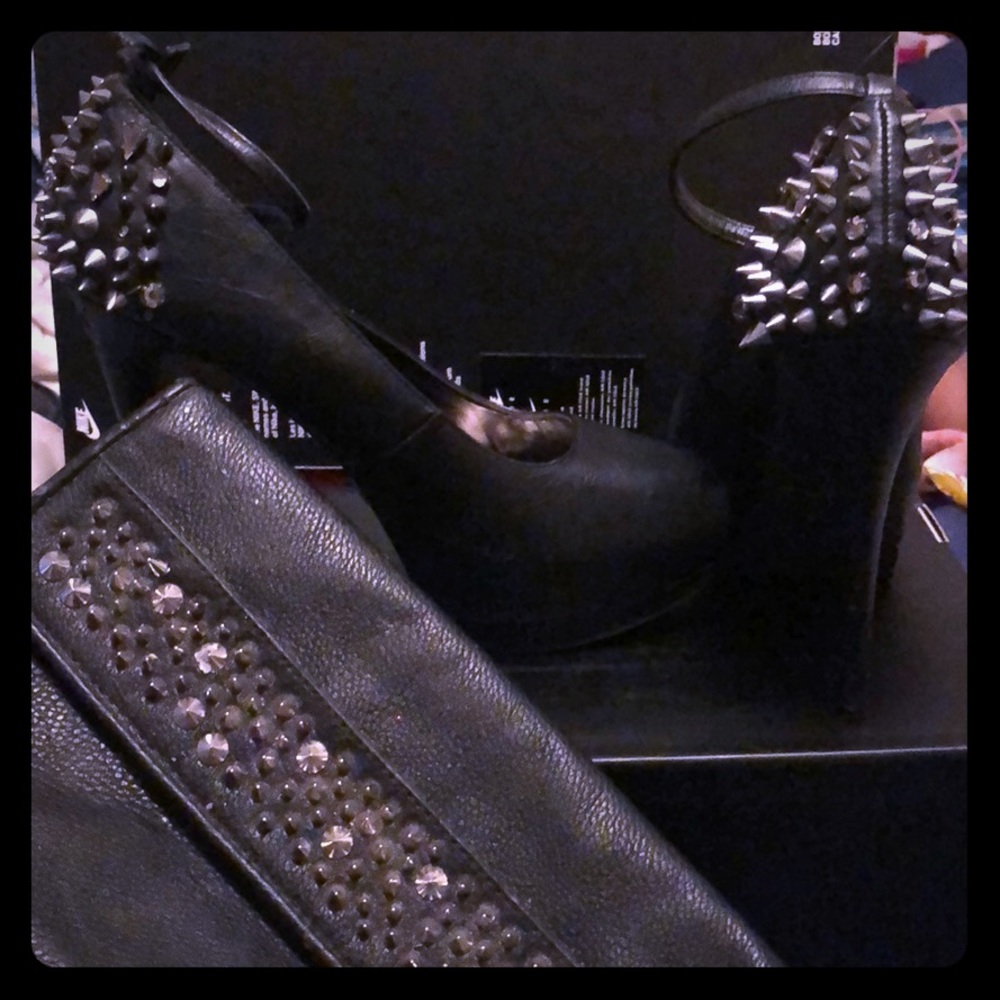 Leather spiked Pumps and matching clutch